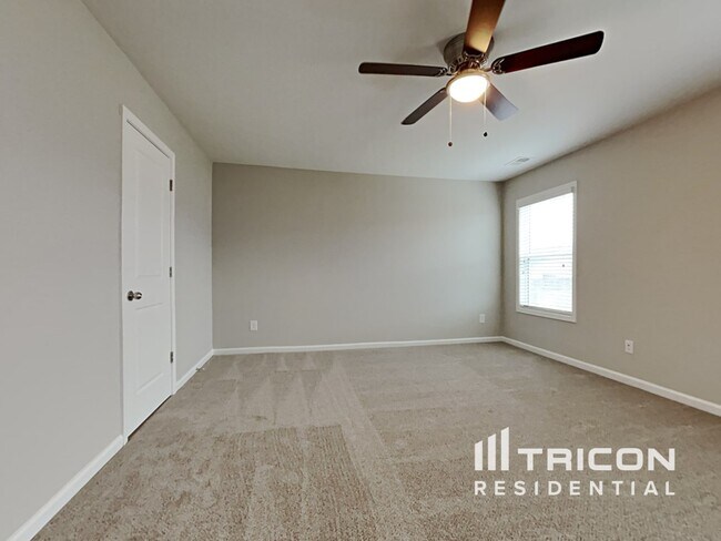Building Photo - 451 Finch Ln