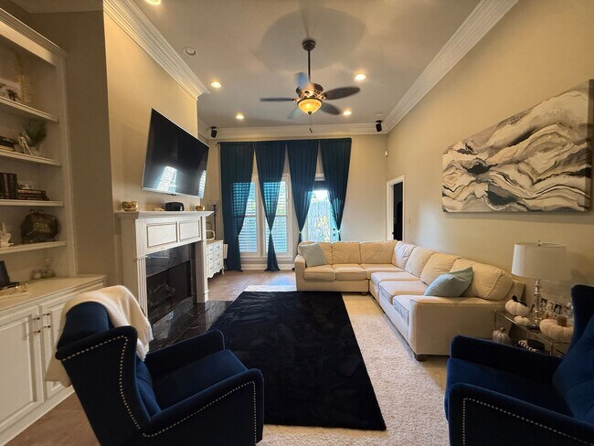 Building Photo - Must See this Beautiful  3/2 Townhome  Available NOW