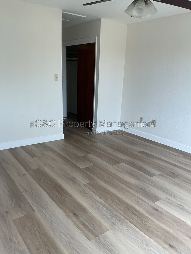 Building Photo - 1559 Elderwood Ave