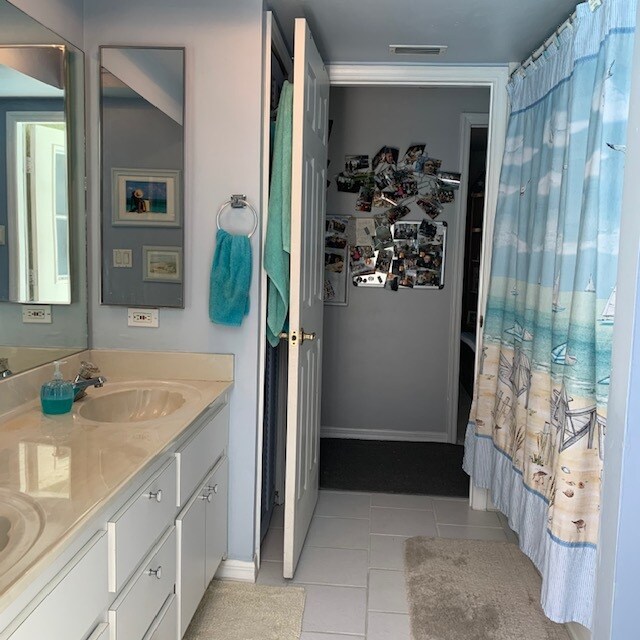 Guest Bathroom - 704 SW 11th Pl