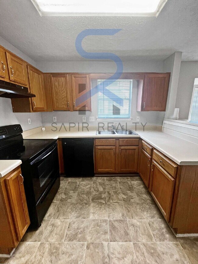 Building Photo - 5866 Trent Walk Dr