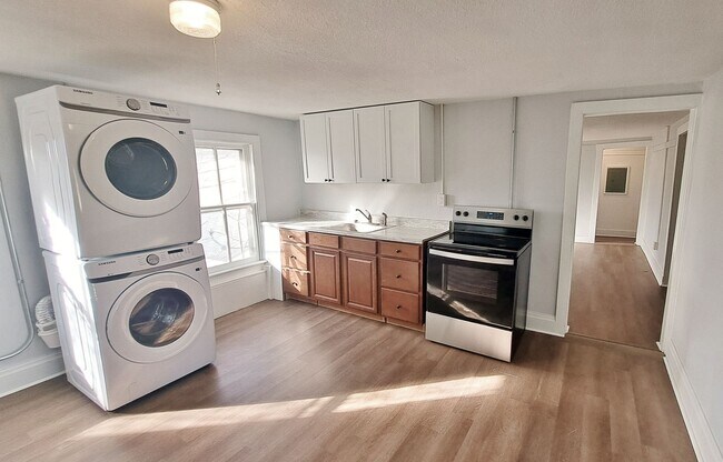 Building Photo - 516 Main St