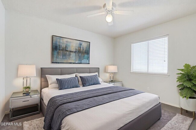 Building Photo - 10925 Loma Alta Pl