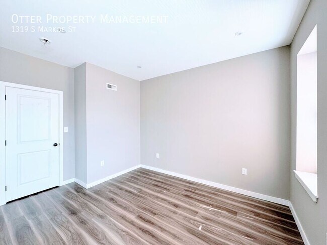 Building Photo - 1319 S Markoe St