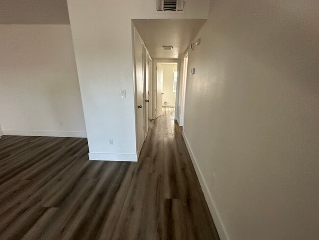 Building Photo - 1948 Country Club Ct