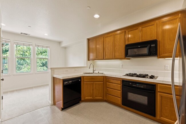 Building Photo - SUNNY TOWNHOME NEAR TRAILS STYLISH, FUNCTIONAL, & VERY ACCESSIBLE