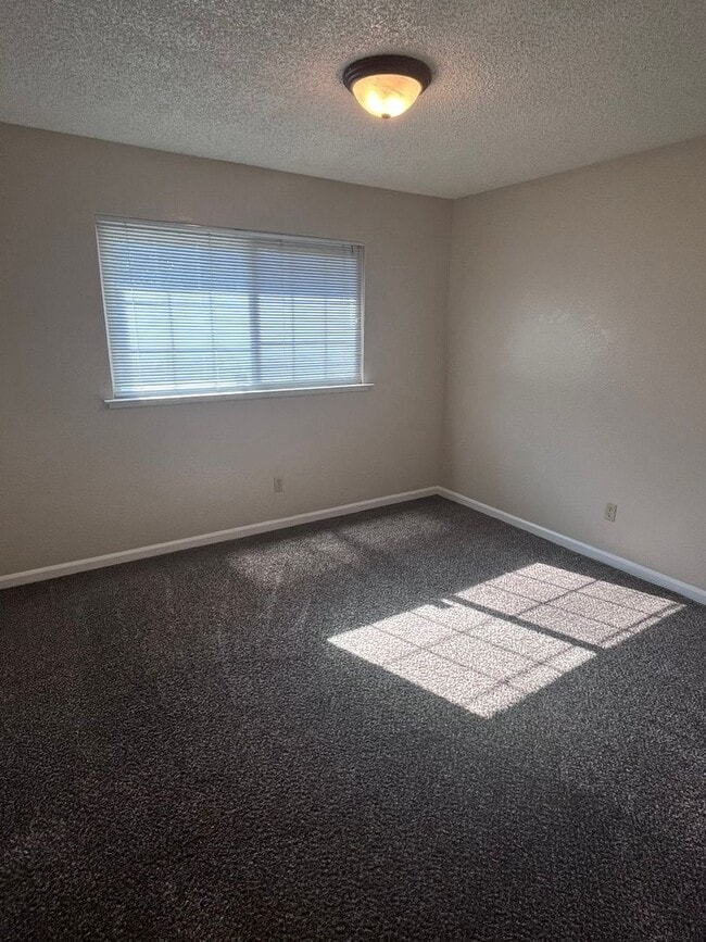 Building Photo - NICE UPDATED HOME IN SACRAMENTO!!