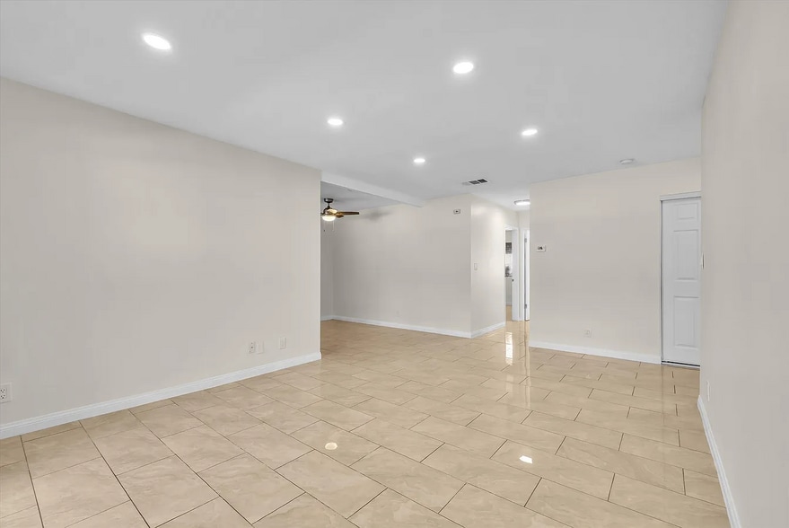 Building Photo - 1250 S Brookhurst St