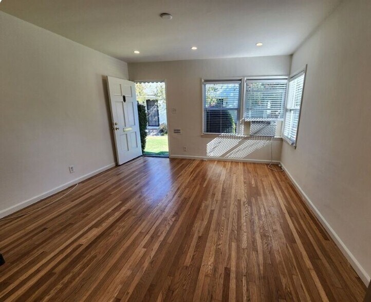 Building Photo - 12219 Ocean Park Blvd