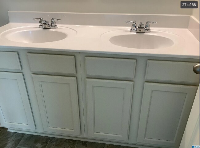 Building Photo - 516 Reading Ln