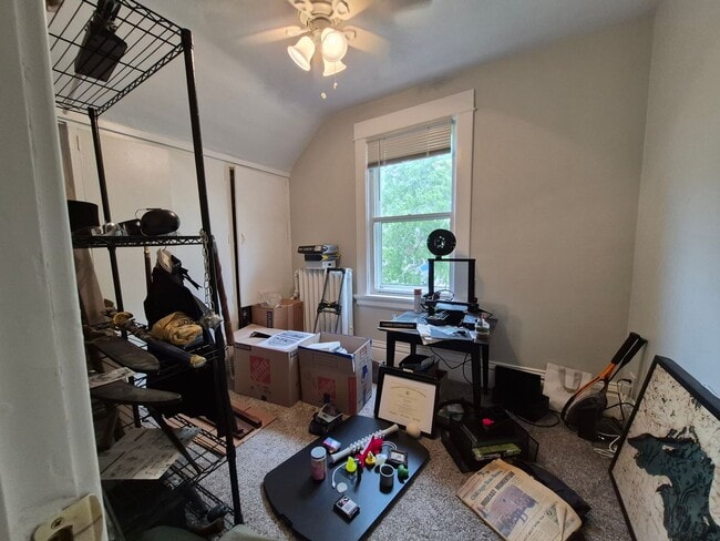Building Photo - Recently remodeled 4 bedroom house in St P...