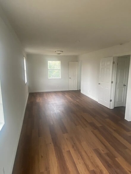 Building Photo - 1529 Basin St