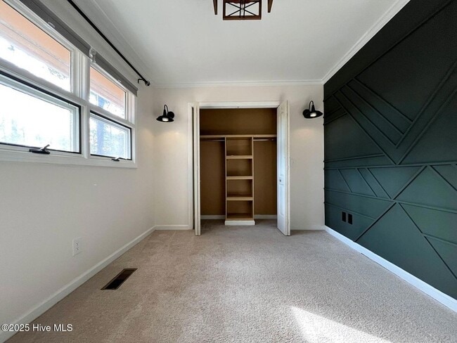 Building Photo - 7 Ash Ct