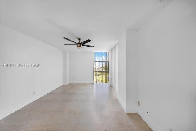 Building Photo - 20301 W Country Club Dr