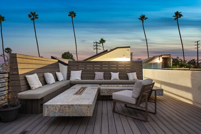 Building Photo - 838 California Ave