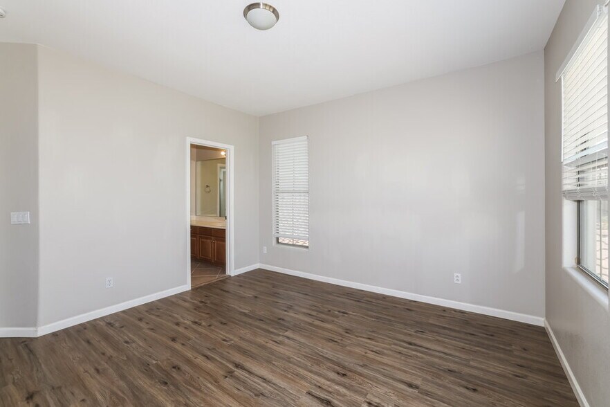 Building Photo - 13492 W Cypress St