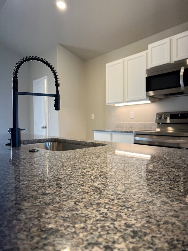 Building Photo - 7108 E County Rd 99 1/2