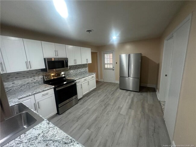 Building Photo - 6120 Conaway Dr