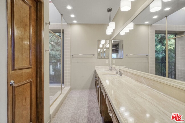 Building Photo - 364 Pershing Dr