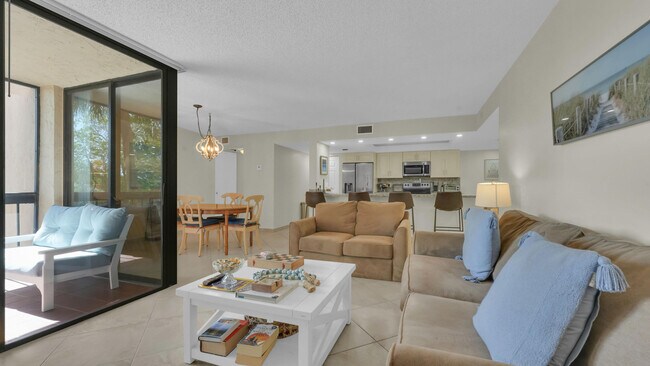 Building Photo - 450 Egret Cir