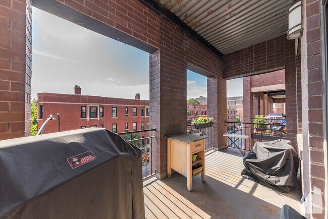 Building Photo - 2901 N Halsted St