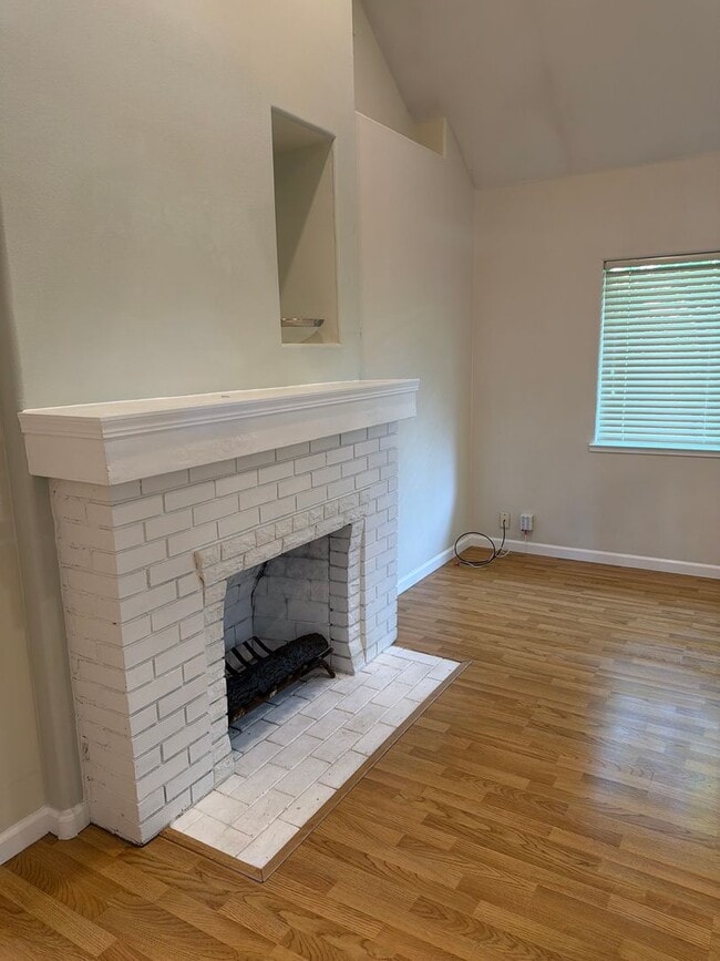 Building Photo - Charming 2 Bedroom, 2 Bathroom Home with ADU in Desirable Land Park Area