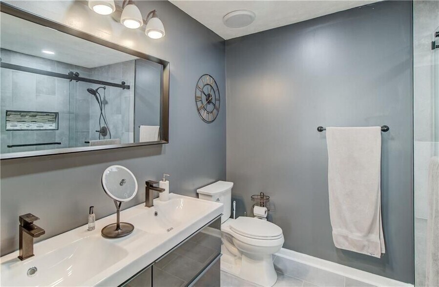 Building Photo - 2230 Hawks Bluff Trail NW