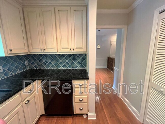 Building Photo - 82 Montre Square NW