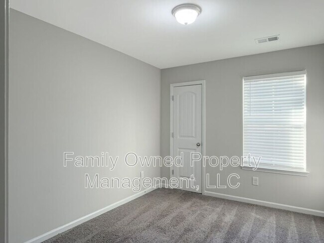 Building Photo - 540 Truman Dr