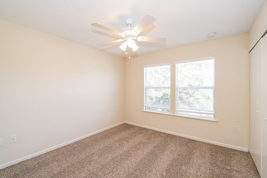 Building Photo - 11558 Brian Lakes Dr N