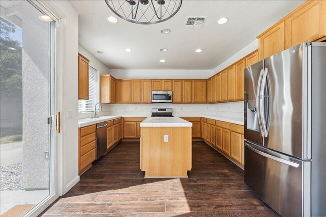 Building Photo - 5409 Banfield Dr