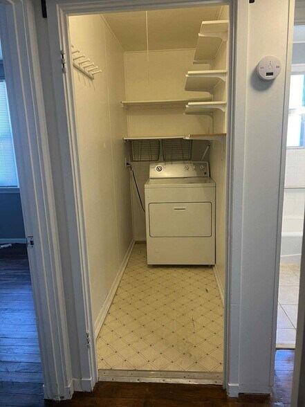 Building Photo - 3895 Quincy Ave