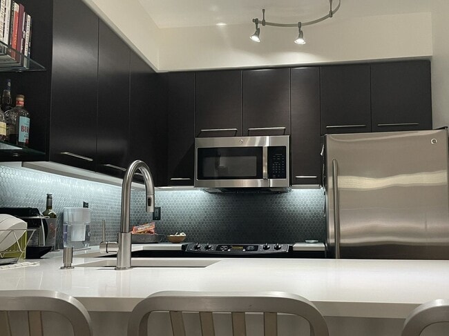 Building Photo - 1-bed, 1-bath, Modern Condo in Capitol Hill!