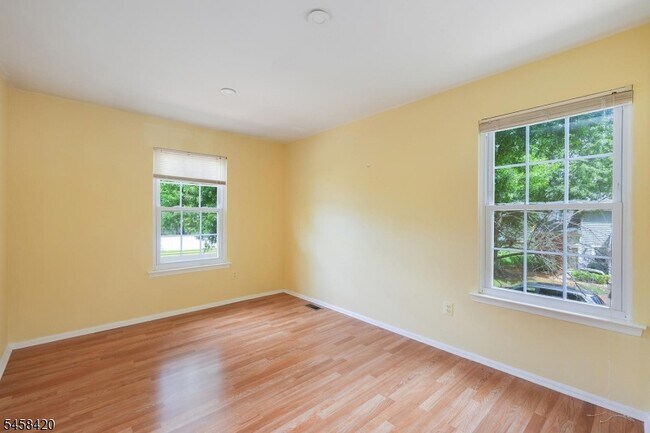 Building Photo - 44 Whitby Cir