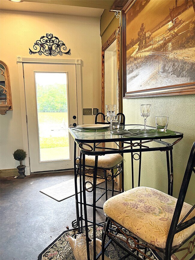 Building Photo - 2503 River Crest