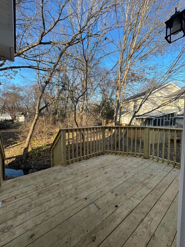 Building Photo - Recently Renovated Hendersonville Condo