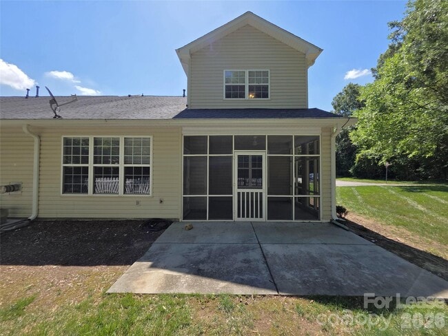 Building Photo - 4730 Willow Glen Rd