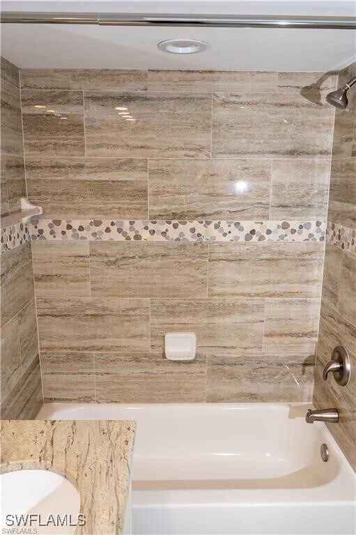 Building Photo - 5654 Eichen Cir