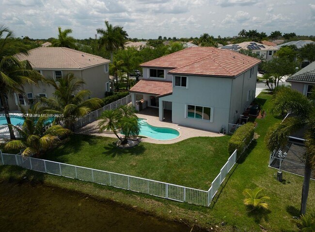 Building Photo - 2101 SW 176th Ave
