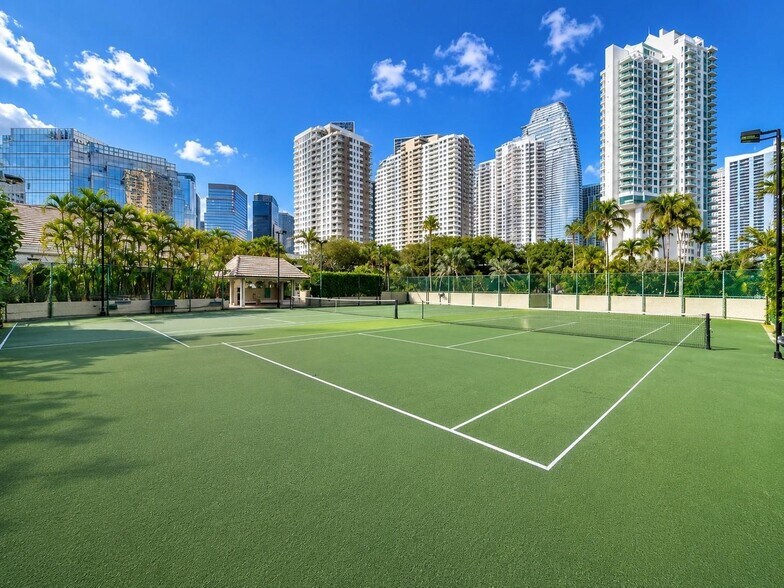 Building Photo - 520 Brickell Key Dr