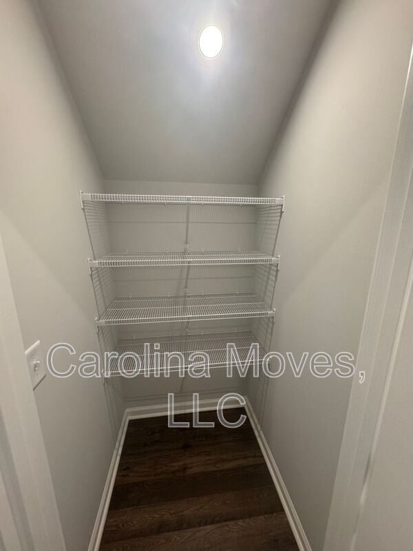 Building Photo - 409 Mariene Dr