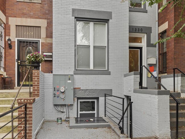 Building Photo - Chic Columbia Heights apartment by Yellow ...