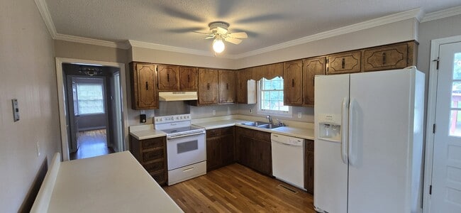 Building Photo - 204 Iris Dr