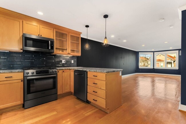 Building Photo - 1621 E Fir St