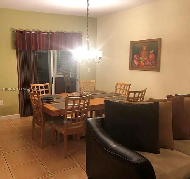 Building Photo - 4143 NE 9th St