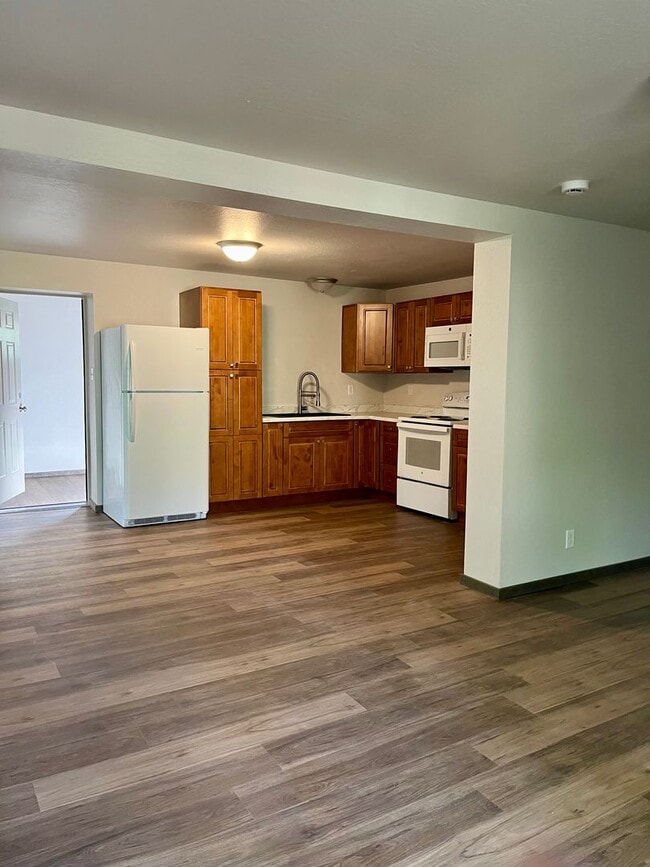 Building Photo - 5333 Rogue River Hwy