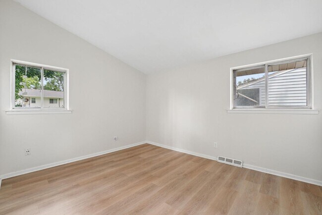 Building Photo - 5038 Betsy Dr
