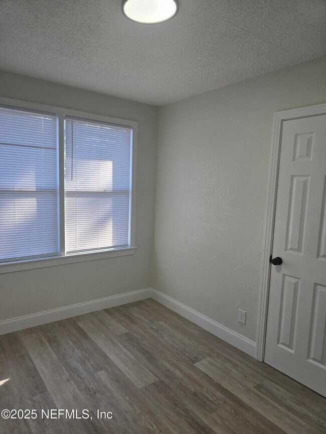 Building Photo - 5708 Vernon Rd