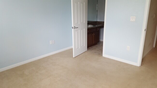Building Photo - 11441 Summerview Cir