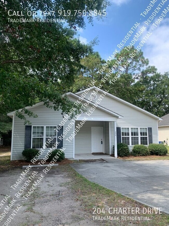 Building Photo - 204 Charter Dr